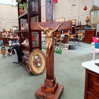 Cruceiro de madera con cristo - Imagen 2