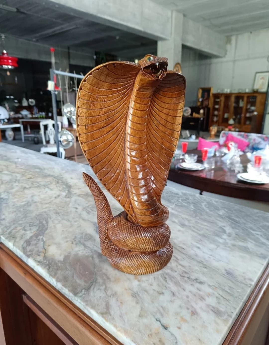 Escultura cobra de madera - Imagen 1