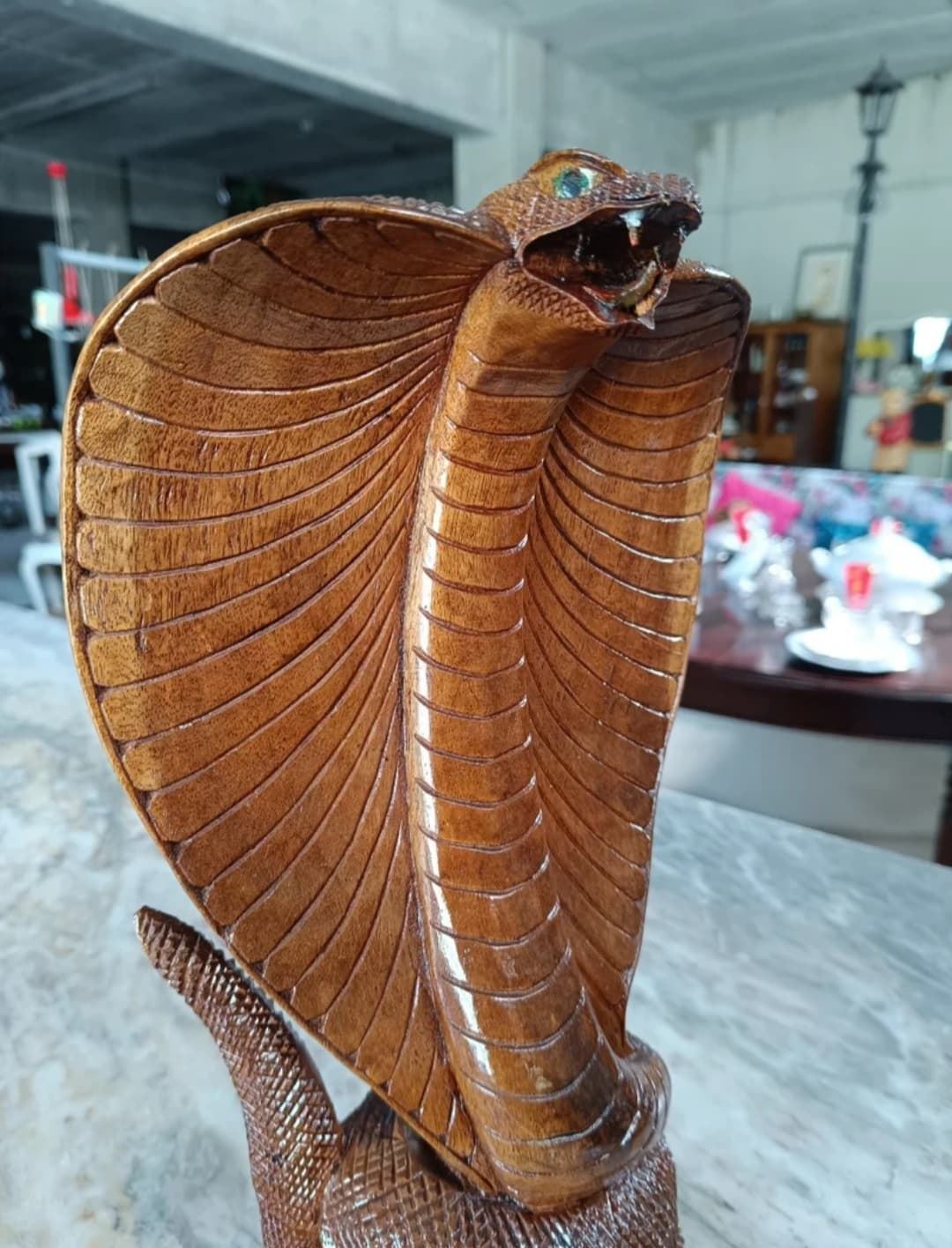 Escultura cobra de madera - Imagen 2