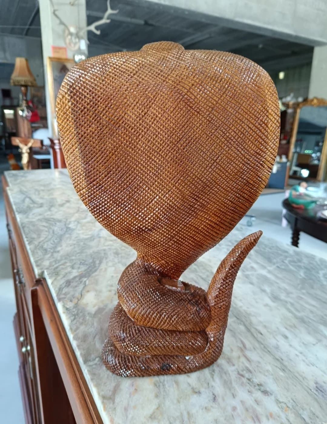 Escultura cobra de madera - Imagen 4