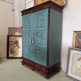 Mueble armario de madera tallada - Imagen 2