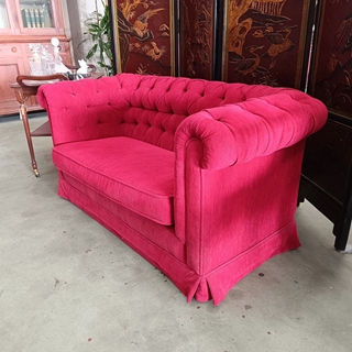 Sofá pequeño estilo Chester - Imagen 2